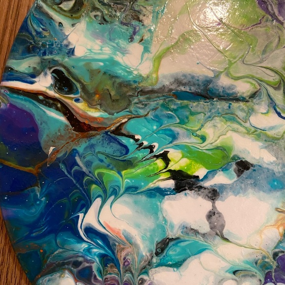 Acrylic paint pour on wood disk - Picture 5 of 11